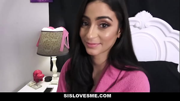 Adik Tiri (jasmine Vega) Digoda Ngocok Kontol Gede
