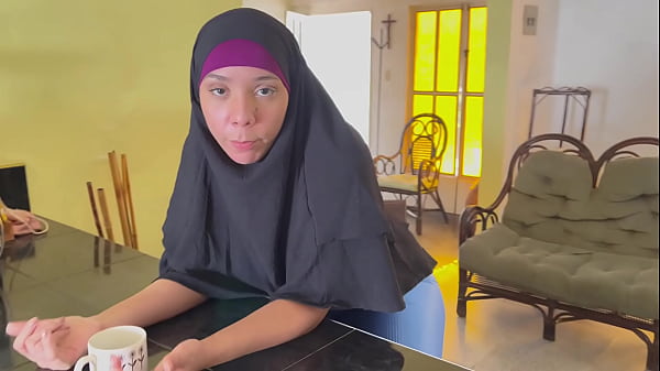 Menggoda Madrastra Arab Berhijab Hingga Tak Kuasa Menahan Nafsu