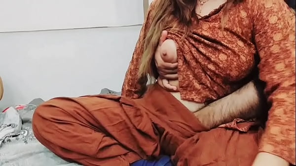 Ibu Tiri Pakistan Nungging Anal Di Depan Suami Yang Ditipu, Sambil Potong Sayur Dengan Suara Hindi Yang Panas Dan Menggoda