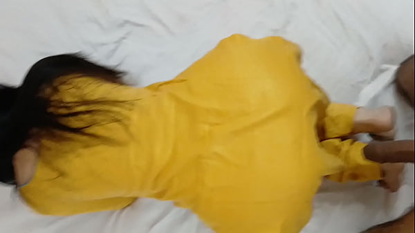 Bibir Tebal Nganga, Bokong Gede Gedean Digebukin Gaya Doggy