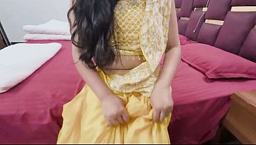 Bhabhi Bas Gili Chut Se Mana Kar Di, Jab Devar Ka Gussa Aaya To Pel Diya.