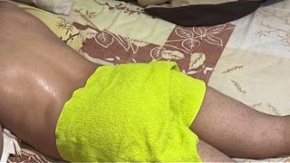 Ibu Mertua Montok Bantu Mantu, Pijat Berujung Nafsu.