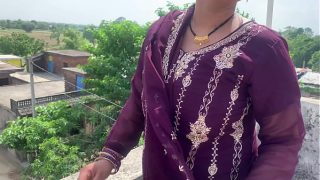 Bhojpuri Desi Bhabhi Kas Se Moot Di Apni Chut Aur Badan Ka Maza, Hindi Audio Mein.