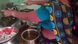 Ibu Rumah Tangga India Mainin Kontol Pacar Sambil Masak.