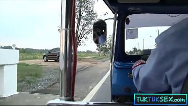 Ibu-ibu Thailand Di Jalan Langsung Digaruk, Diajak Muter-muter Buat Main