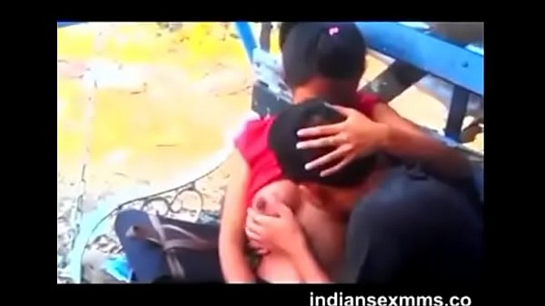 Desi Lovers, Hisap Tetek Gede Sampe Basah.