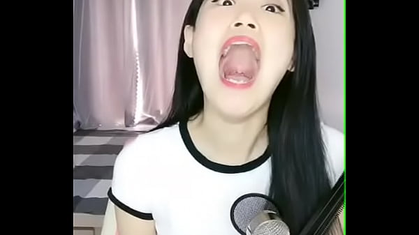 Cewek Cina Nganga Mulut, Napas Panas Bikin Pengen Gigit Bibir.