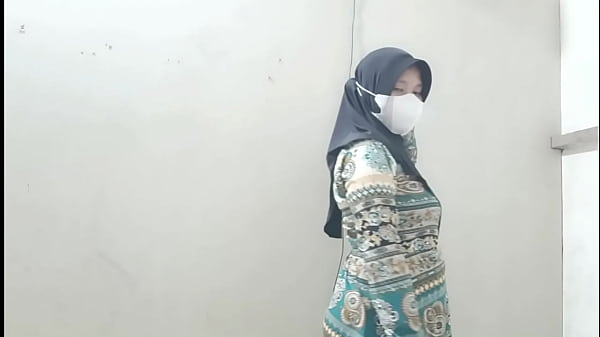 Ngentotin Bini Tetangga Pas Suaminya Cabut Ke Kantor, Enak Banget Rasanya.