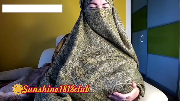 Ibu-ibu Turki Arab Berhijab Montok Dengan Tetek Gede, Rekaman Webcam 10 November.
