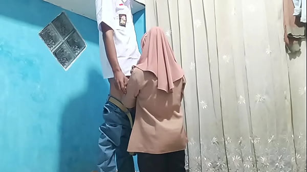 Murid Ngewein Bu Guru Pas Abis Pulang Sekolah