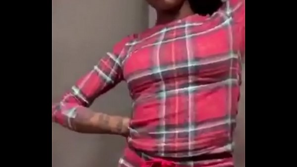 Tante Asian Doll Goyangin Pantat Montoknya Di Instagram Live Sambil Nyanyi Lagu Baru, Bibirnya Basah Dan Gerakannya Bikin Makin Horny.