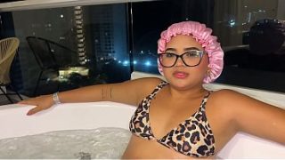 Madrastra Jalang Mandi Telanjang Bareng Anak Tiri Di Jacuzzi, Minta Digenjot Pas Bapak Lagi Keluar.