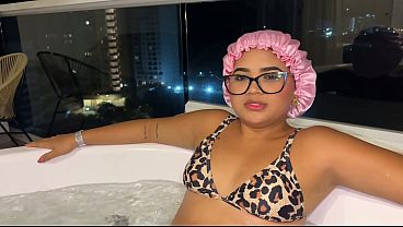 Madrastra Jalang Mandi Telanjang Bareng Anak Tiri Di Jacuzzi, Minta Digenjot Pas Bapak Lagi Keluar.