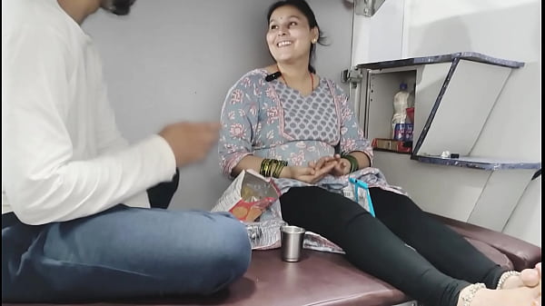 Ibu Tiri Ngentot Di Kereta Dari Kashmir Sampai Kanyakumari, Kencengin Pelan-pelan Biar Makin Basah.