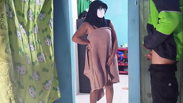 Kebetulan Abang Ojol Lihat Aku Lagi Mainin Diri Sendiri Pas Antar Makanan.