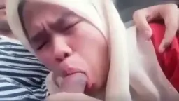 Cewek Berkerudung Ngewe Di Dalem Mobil, Nikmatin Kontol Sampe Basah
