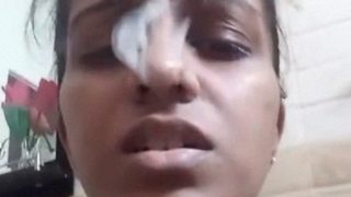 Cewek Tamil Lanka Pamer Tetek Dan Memek Basah Sampe Keliatan Jelas