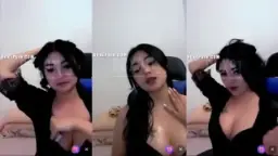 Host Seksi Pamer Tubuh Menggoda, Bikin Ngiler!