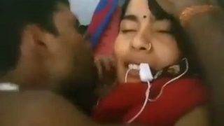 Tonton Video Panas Baju Saree Aunty India Bikin Makin Tegang