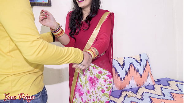 Desi Bhabhi Dikh Rahi Hai, Mulle Ka Lund Gale Tak Leke, Phir Gaand Marvake Chod Di.