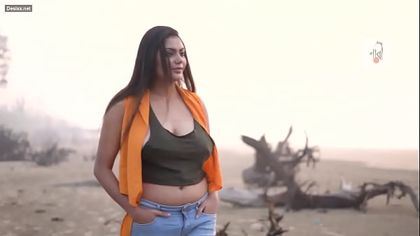 Foto Seksi Desi Abis, Bikin Ngilu