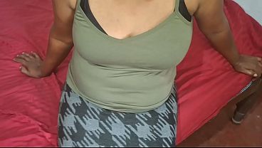 Wanita Asia Lagi Santai Sendirian, Siap Dimanjain Sama Dirinya Sendiri.