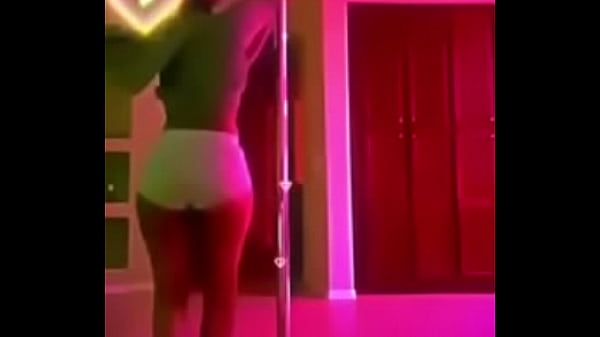 Desi Goyang Tiang, Bikin Meleleh Liurnya