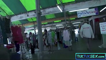 Dua Bule Ngejepit Lidah Thai Mulus Yang Udah Ditindik, Siap Digilir