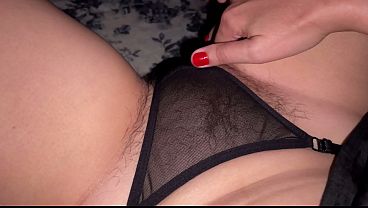 Tonton Emak Nakal Ini Mainin Memek Bulu Lebatnya. Fpov