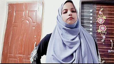 Desi Stepmom Hijabnya Basah Kena Kontol Anak Tiri, Ngewe Hot Di Kamar.