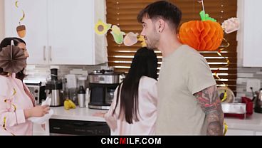 Ibu Tiri Marica Yang Seksi Langsung Diajarin Aturan Bebas Pakai Di Keluarga Ini.