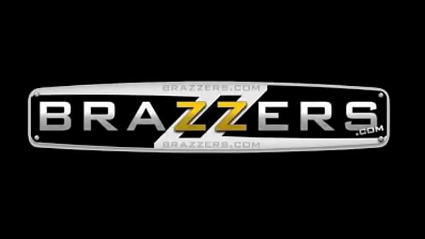 Brazzers, Bintang Porno Dengan T**a Gede Bikin Ngiler