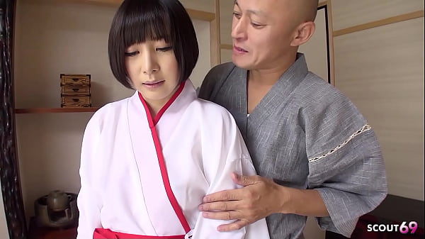 Pertama Kali Kontol Guru Ngewe Paksa Sampai Crott Di Memek Cewek Jepang Abg Tradisional, Tanpa Sensor!