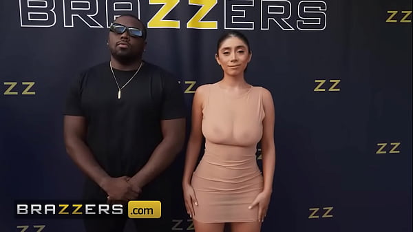 Brzzers – Violet Myers Pamerin Lubang Pantat Ke Paparazi