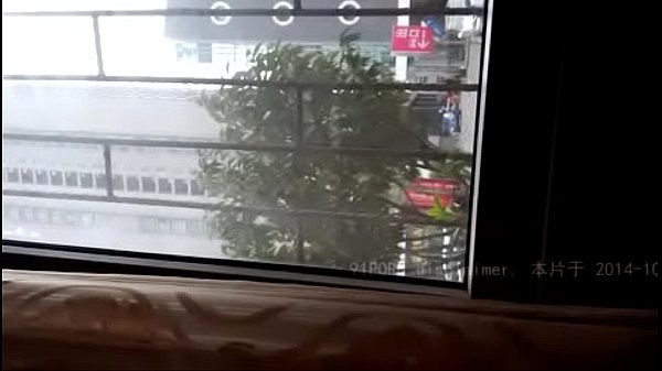中国男人浩哥在饭桌上干闺蜜的炮友，真他妈骚