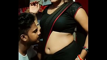 Desi Bhabhi Saree Pusat Nafsu Bercinta