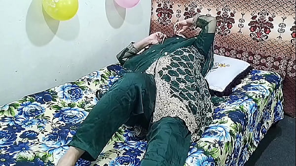 Seorang Istri India Memanggil Cowok Muda, Lalu Mereka Bercinta Kasar Dengan Suara Hindi Yang Bikin Panas