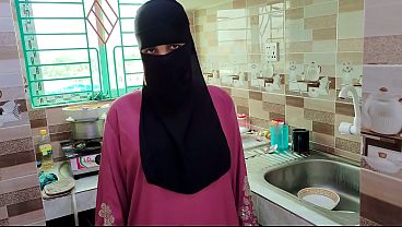 Selagi Istri Pergi, Suami Bejat Ngewe Pembantu Hijab Sambil Teriak-teriak Bangla.