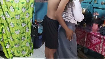 Ngentot Adik Ipar Di Dapur, Pas Siap-siap Berangkat Sekolah, Makin Basah Kena Bumbu Dapur.