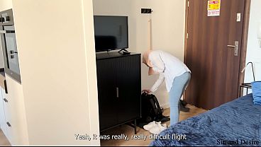 Ngaceng Parah, Ibu Tiri Arab Malu-malu Tapi Matanya Nggak Lepas Dari Kontol Stepson Yang Gede Banget Di Ranjang Bareng.