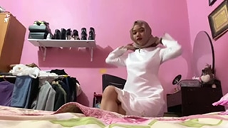 Clara Pamer Memek Basah Sangean Abis, Hijabers Auto Ngaceng Berat.