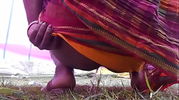 Desi Becek Bulu Basah Kencingin Memek