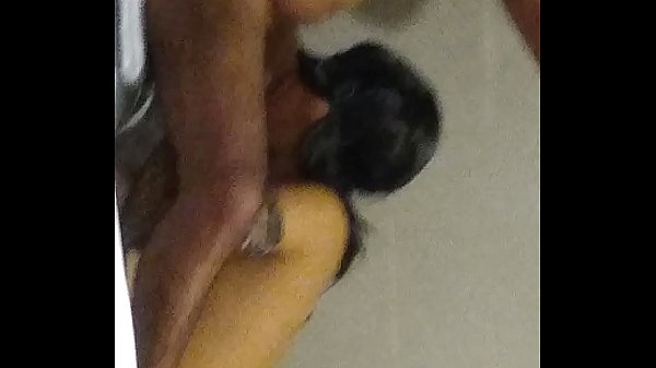 Neha Nyempil Kontol Kakak Tiri Sambil Mandi, Suara Desahan Basah Bikin Makin Liar