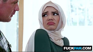 Ngentot Pertama Hijab Manis Bareng Tukang Ledeng Gagah, Muncrat Puas Sampai Njerit.