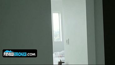 Blonde Montok Daisy Stone Dijilat Habis-habisan Sama Kakak Tiri Yang Horny, Selesai Dengan Semprotan Panas Di Muka.