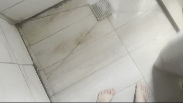 Aku Nemuin Alat Tempur Di Kamar Ibu Tiri Arabku, Lalu Dia Kucobain Kontol Asli Yang Beneran.