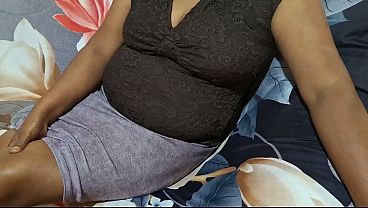 Ibu Tiri Asia Yang Horny Lagi Liburan, Siap Digaruk Kapan Aja.