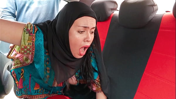 Ibu Tiri India Pakai Hijab Digebuk Di Mobil, Crot Di Dalem.