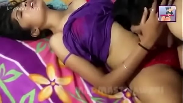 Desi Indian Cewek Seksi Bikin Ngilu, Bibir Merah Siap Digigit.