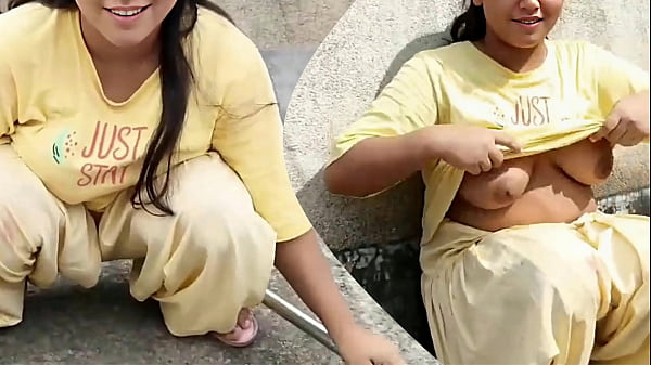 Janda Muda Cantik Digauli Di Atap Rumah, Video Panas Desa Dengan Gaya India Yang Bikin Nagih.